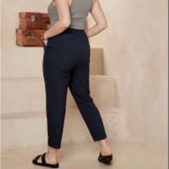 BANANA Republic Navy Hayden Pull-On Straight-Leg Tapered Fit‎ Cropped Pants - Picture 2 of 8
